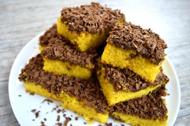 Bolo de cenoura com cobertura de calda de chocolate Cerealista Marx